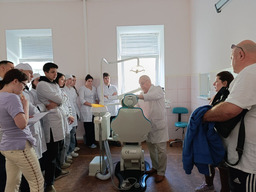 Від теорії до практики: засідання гуртка з дитячої хірургічної стоматології